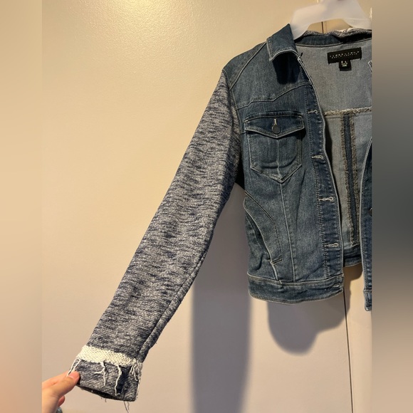 Cropped Denim Jacket with Knit Sleeves - Picture 4 of 7